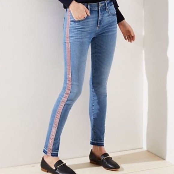 LOFT Modern Skinny Jeans Women’s Size 0 Velvet Side Stripe Raw Edge Hem - Picture 3 of 5
